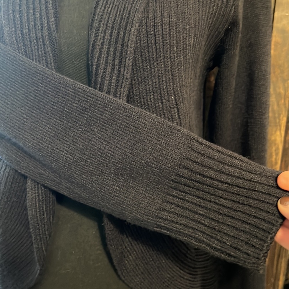 H&M sweater jacket - Picture 2 of 5